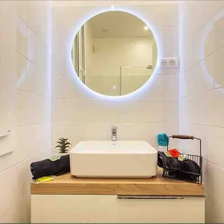 Nice-flat-nice Apartment