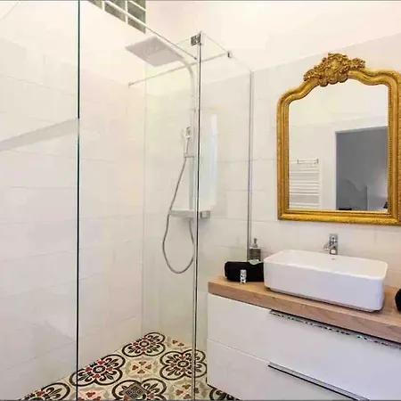 Nice-flat-nice * Nice