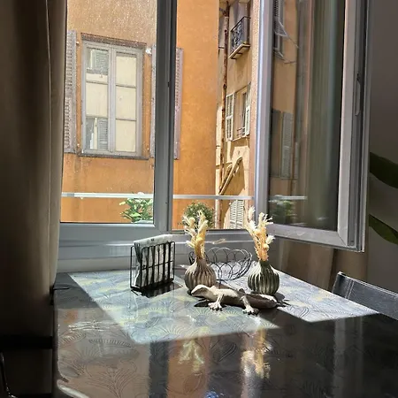 Nice-flat-nice * Nice